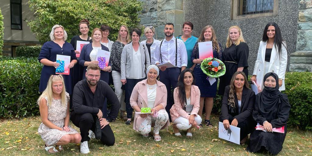 Die Absolventen des ersten Ausbildungskurses Pflegefachassistenz am Caritas Bildungszentrum Rheine